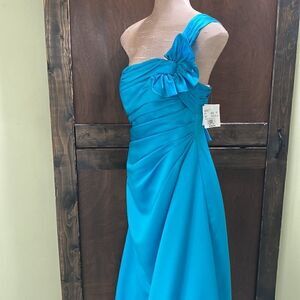 Davids Bridal Gown. Teal in color. In perfect condition. NWT. Women’s 8.